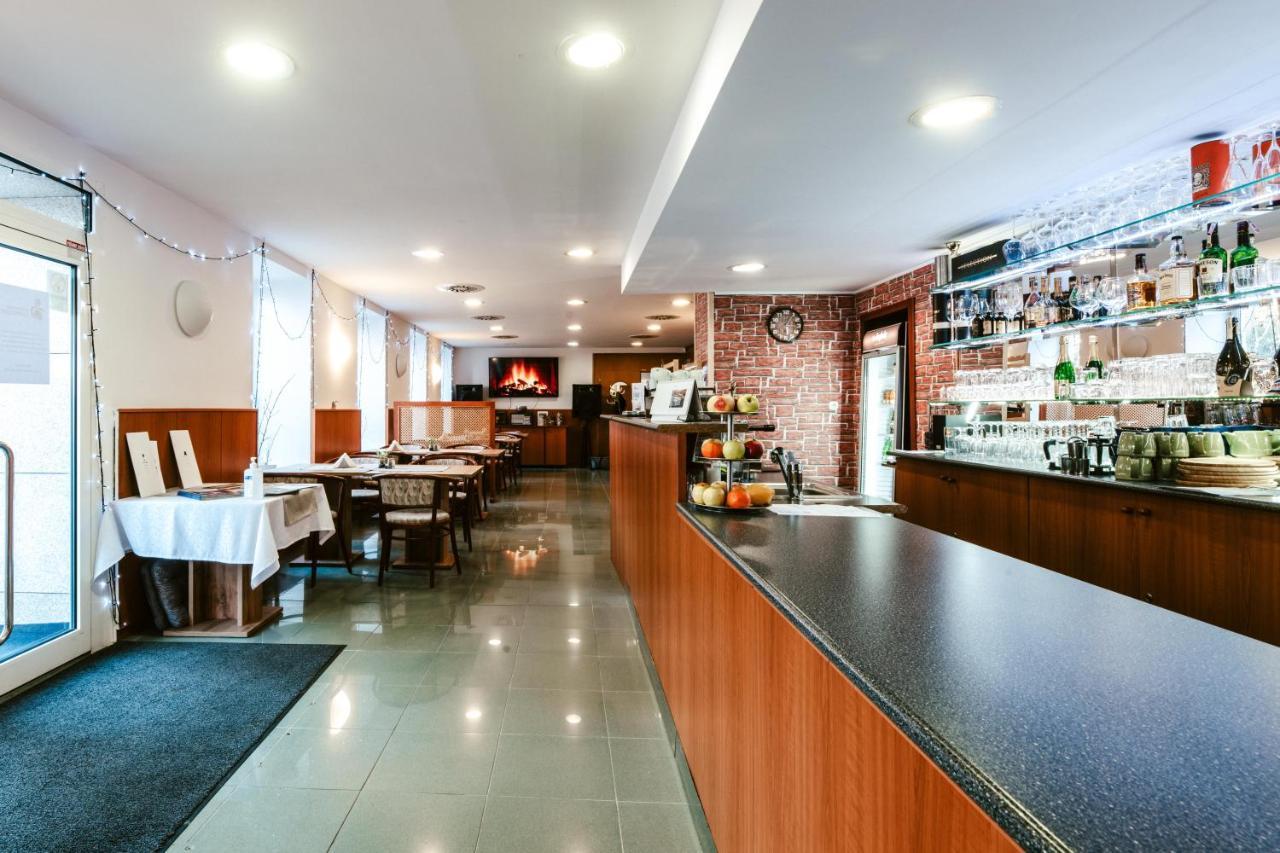 Hotel Adria Nova Dubnica Exterior photo